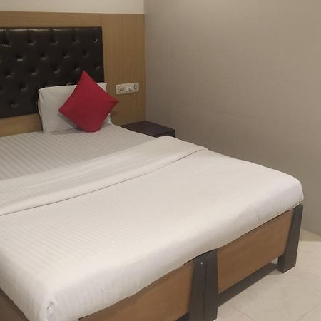 Hotel Palm Star Belapurpada Luaran gambar