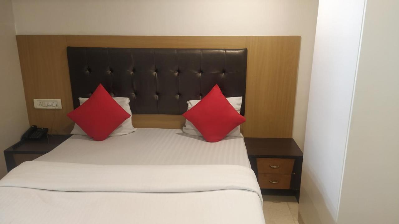 Hotel Palm Star Belapurpada Luaran gambar