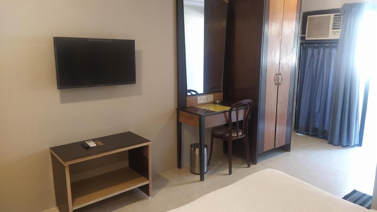 Hotel Palm Star Belapurpada Luaran gambar