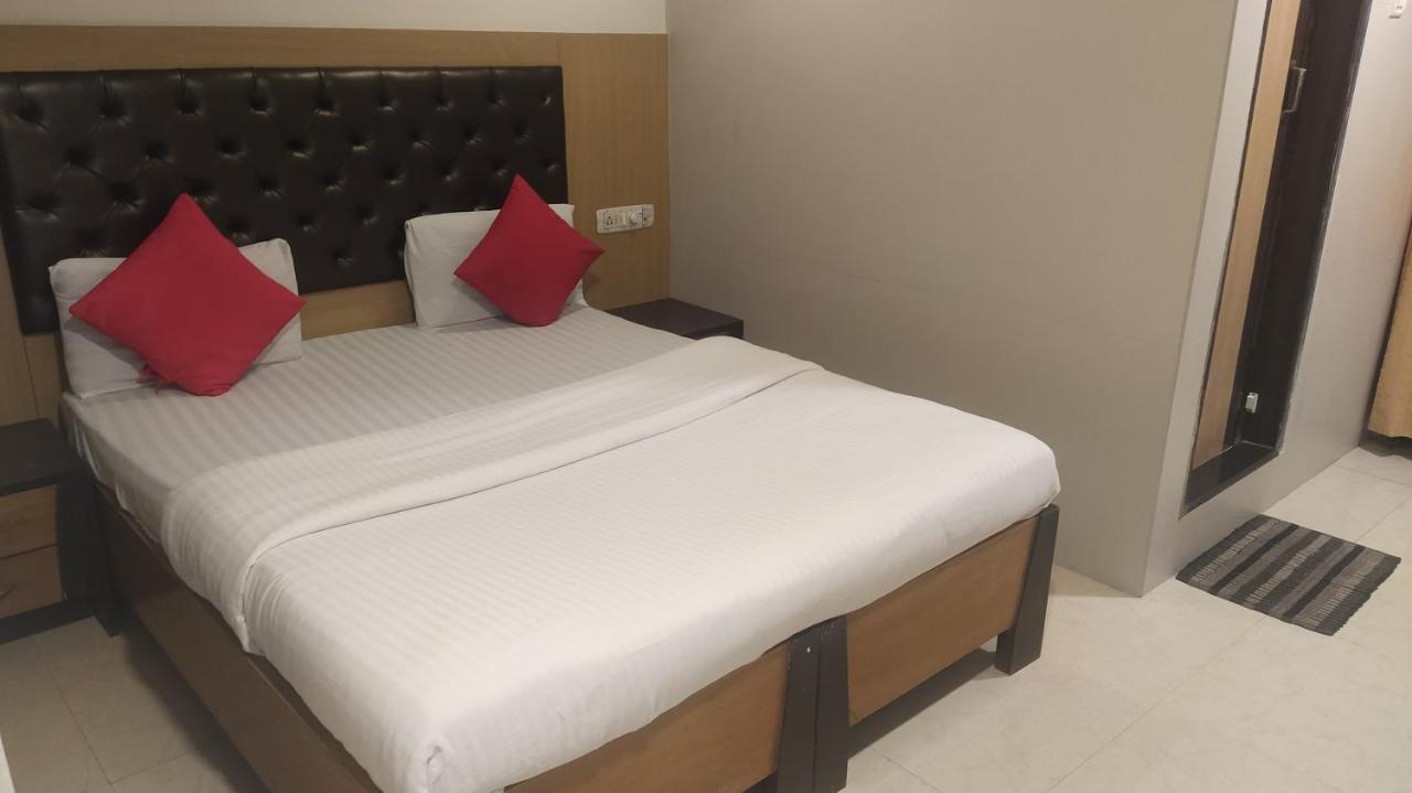 Hotel Palm Star Belapurpada Luaran gambar