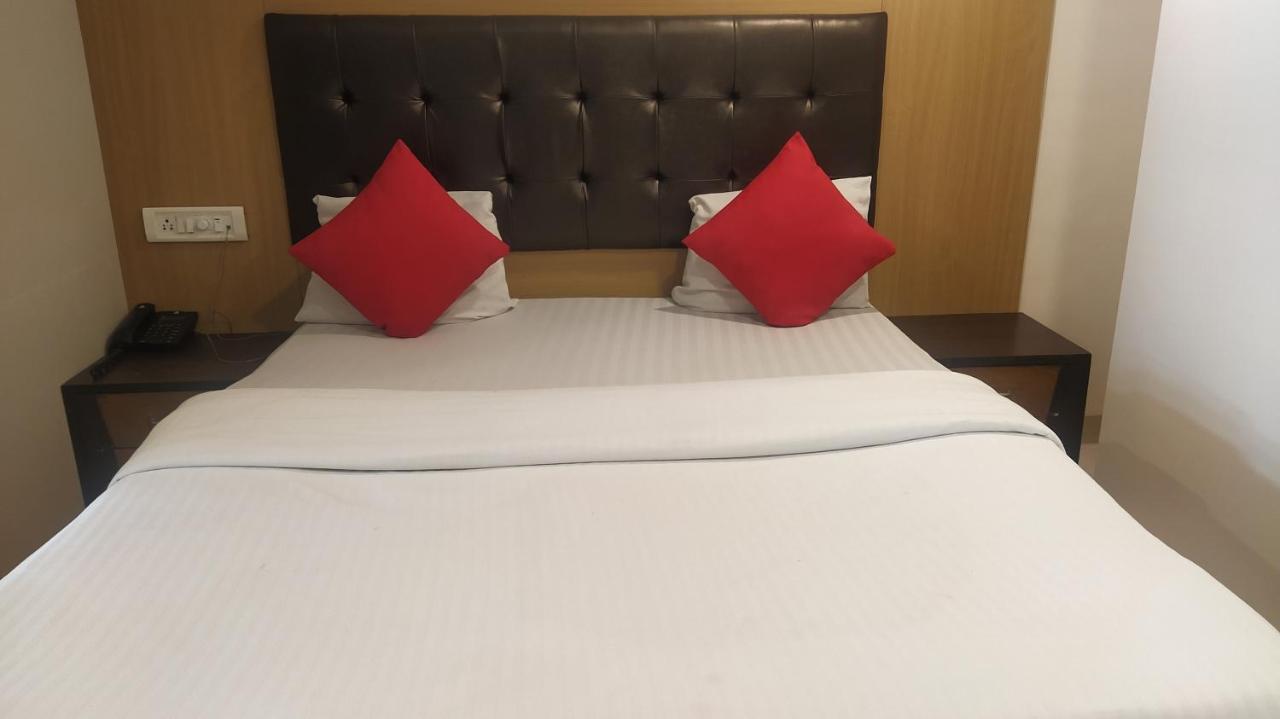 Hotel Palm Star Belapurpada Luaran gambar